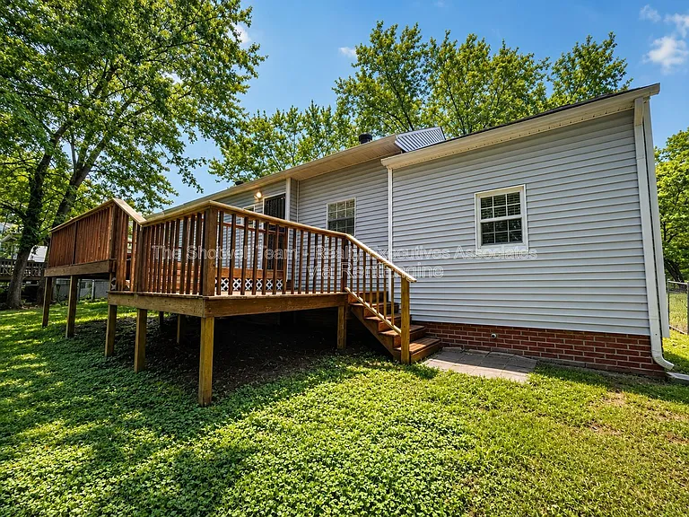 2540 Larkwood Ln — Photo 13