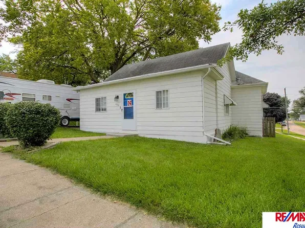 205 Locust St, Springfield, NE 68059