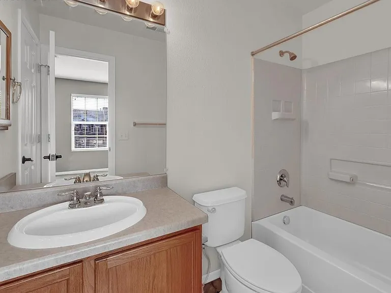 2038 Creekridge Point — Photo 7
