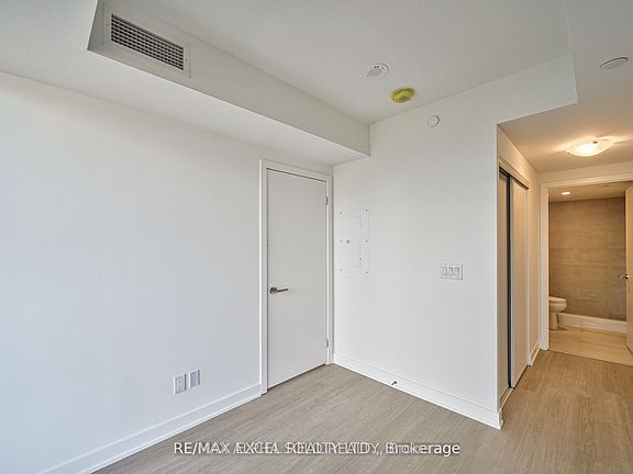 5th image of 47 Mutual St #1402