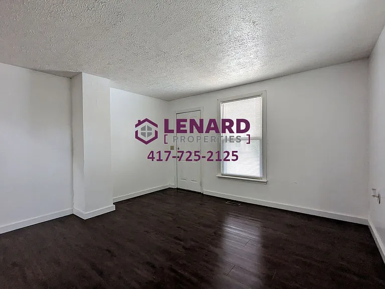 635 S Douglas Ave — Photo 4