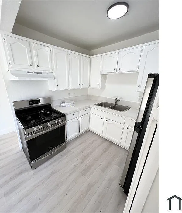 2 bed, 650 sqft, $1,899 — Photo 2
