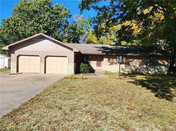 114 W Main St, Arma, KS 66712