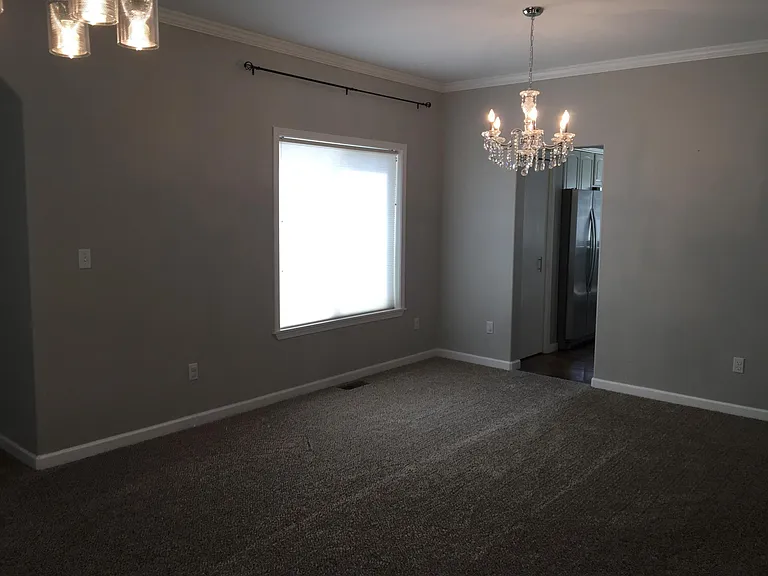 215 SW Sanna Ct — Photo 6
