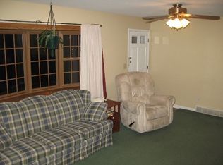 8 Chestnut Ct, Rensselaer, NY 12144