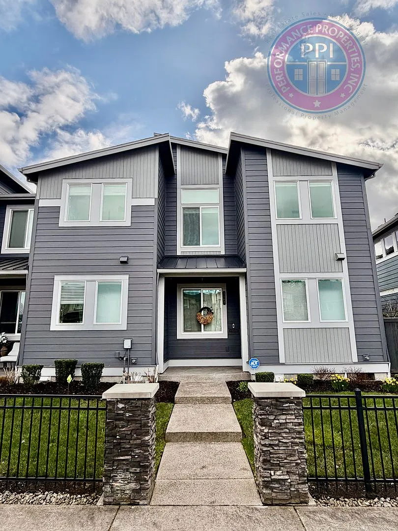 4167 SE Century Blvd photo 1