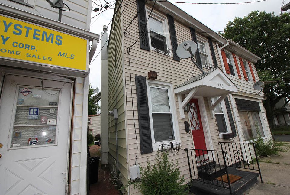 2nd image of 403 Warren St