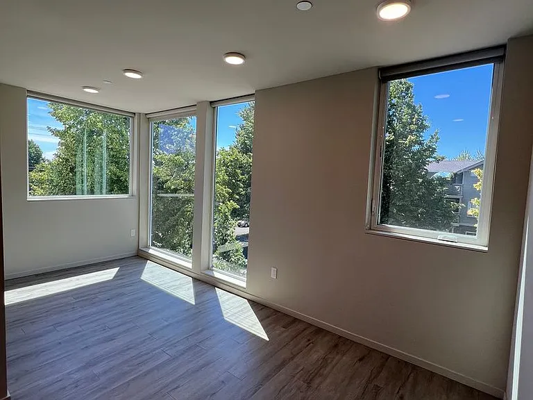 The Merz Luxury Apartments — Photo 19