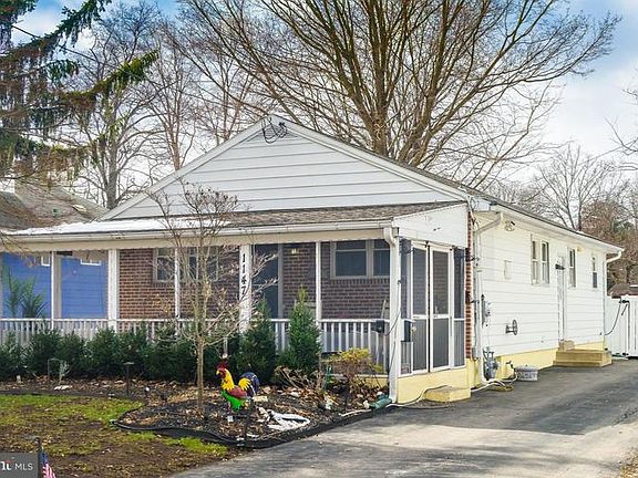 3rd image of 1147 Morton Ave