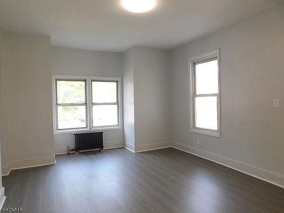 4th image of 52 Halleck St