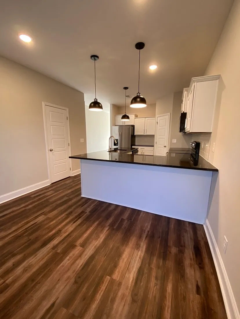 1035 Glenkirk Drive - A — Photo 3