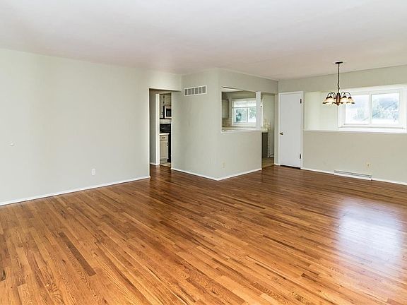 3rd image of 7212 Marlton Ln