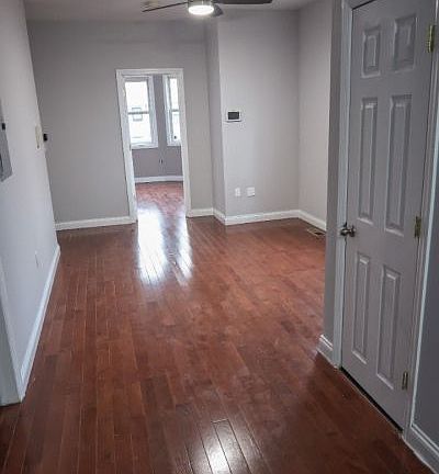 2nd image of 185 Oakwood Pl Floor 1