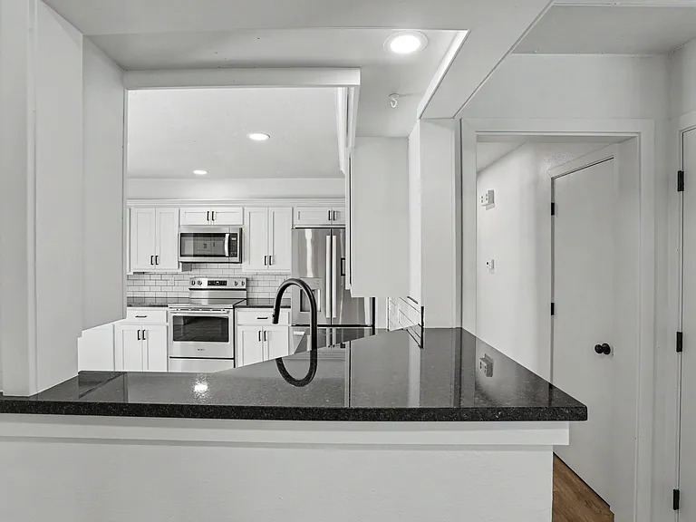 5900 N Ross Ave #2 — Photo 14