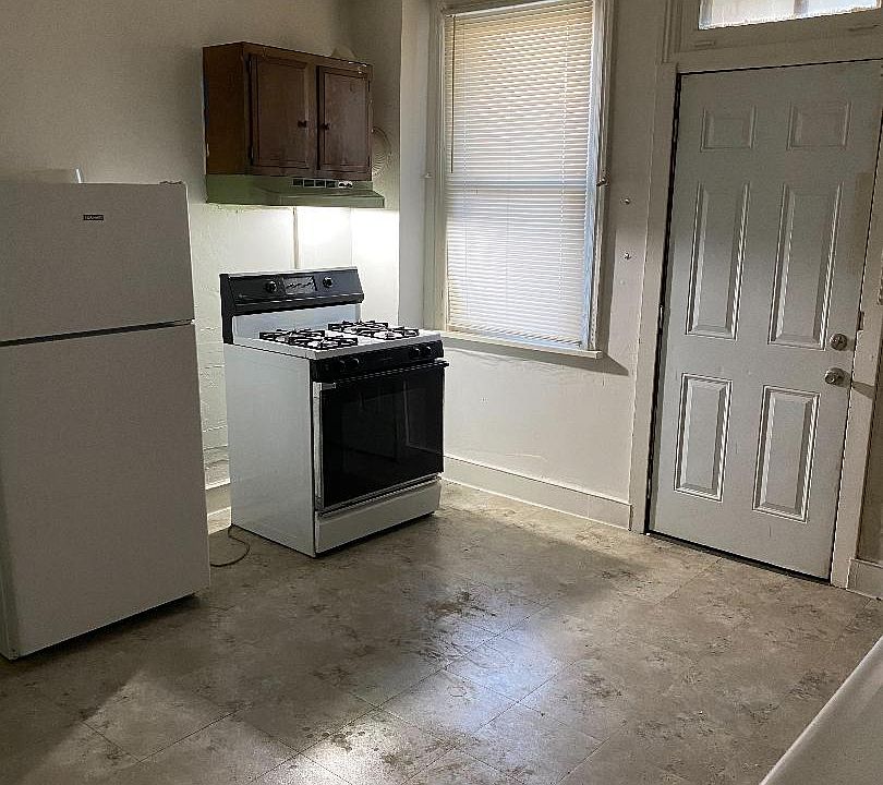 2nd image of 102 Mound St