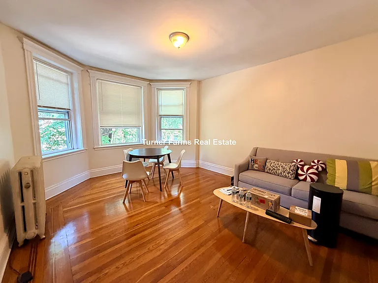 22 Euston St — Photo 6