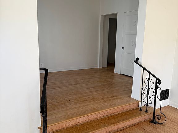 3rd image of 1852 1/2 S Sycamore Ave