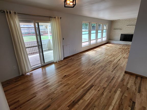 Dinning room and door to back yard