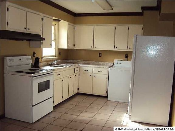 2nd image of 563 Hillbrook Dr