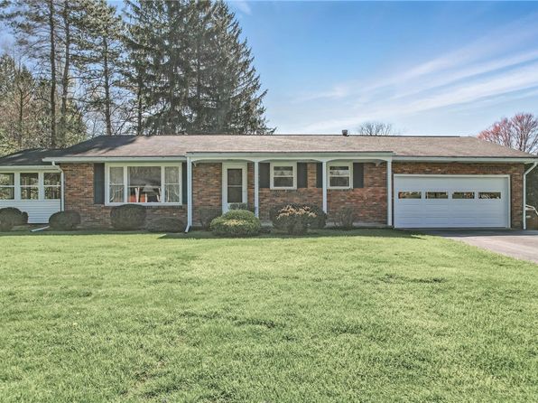 5 Hempfield Dr, Greenville, PA 16125