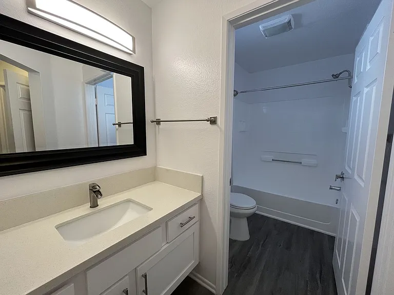 5235 Kester Ave — Photo 74