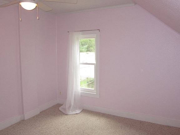 Bedroom 2, new carpeting