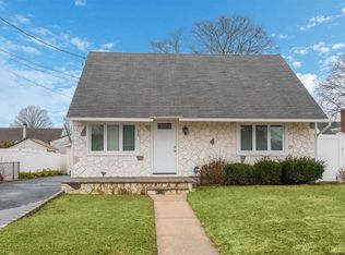 959 Bowling Green Dr, Westbury, NY 11590