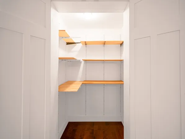 4208 W 13th Ave, Vancouver, BC V6R 2T8