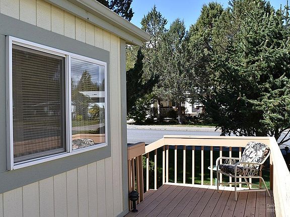 3rd image of 1018 SE Valleywood Pl