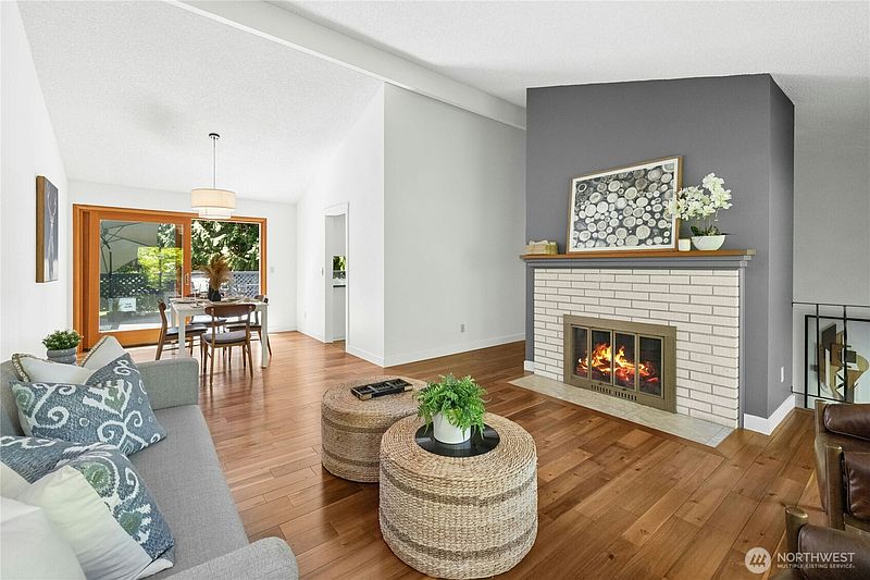 5th image of 2051 NE Bartre Court