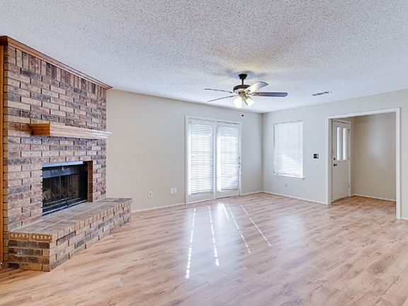 2nd image of 528 Essex Pl