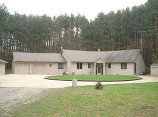 9963 Pope Rd, Jonesville, MI 49250