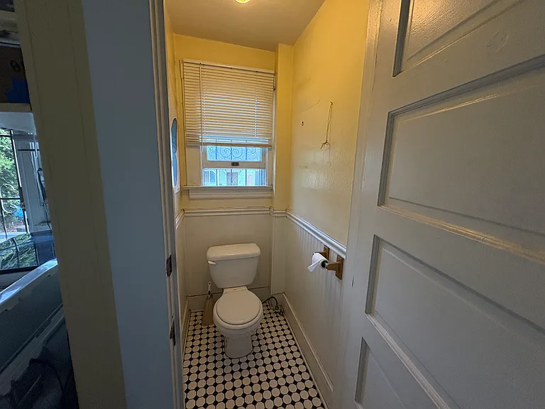 2713 S La Salle Ave — Photo 11