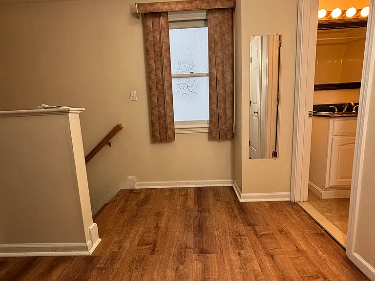 118 Montclair Ave — Photo 16