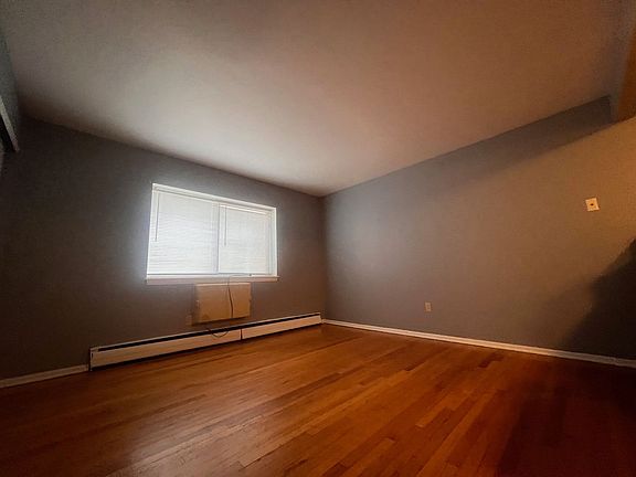 4th image of 1466 N Farwell Ave #7
