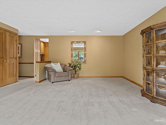 5th image of 733 Cambridge Dr