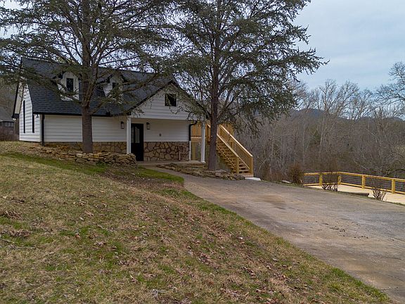 2nd image of 192 Manis Rd