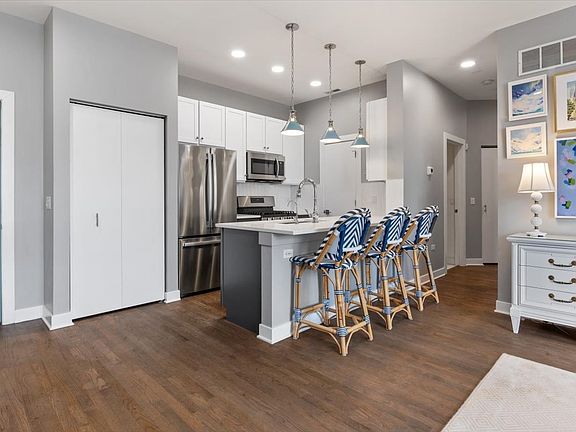3rd image of 2342 W Bloomingdale Ave APT 201