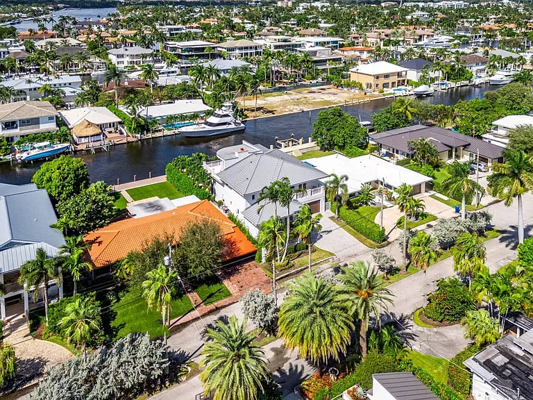 An exclusive neighborhood nestled along the canal.