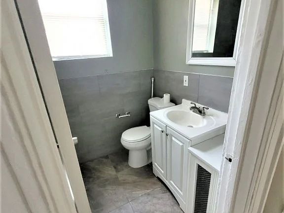 4th image of 207-209 S Harrison St #34