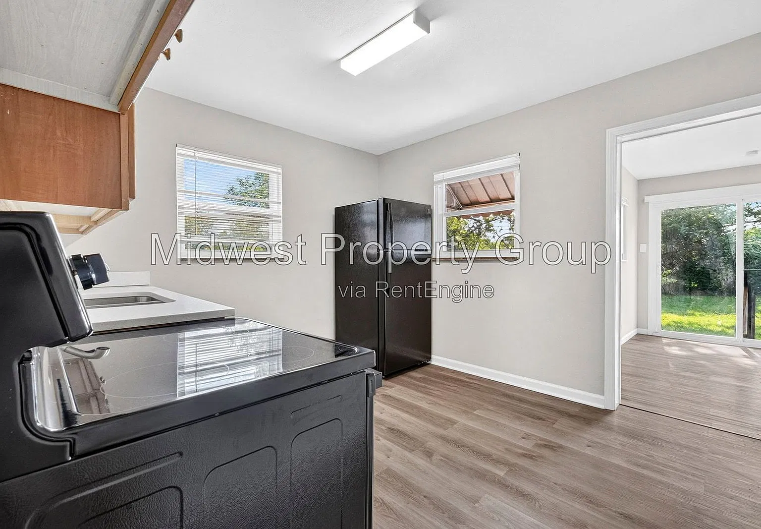 3 bed, 1.0 bath, 912 sqft, $1,225 — Photo 2
