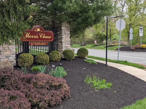 9 Pembrook Ln, Mount Olive Twp., NJ 07828
