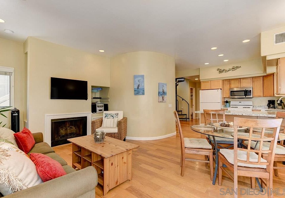 2nd image of 822 Ostend Ct