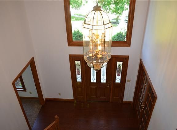 3rd image of 542 Primrose Ln