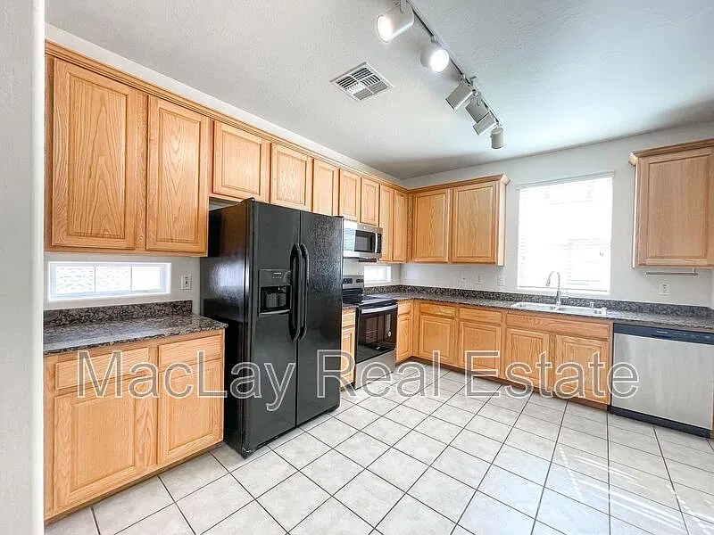 2 bed, 2.5 bath, 1345 sqft, $1,850 — Photo 2