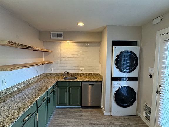 4th image of 2000 Lightsey Rd APT 4