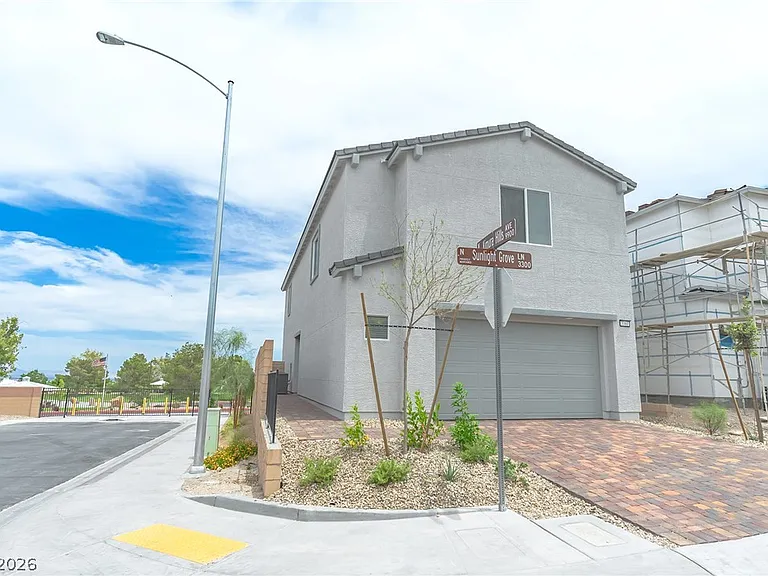 3380 Sunlight Grove Ln — Photo 2