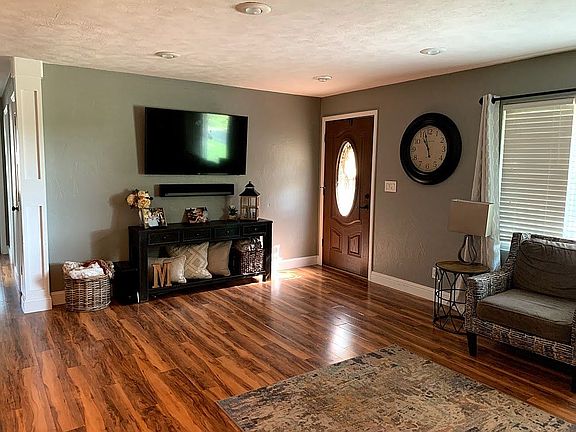 2nd image of 3303 Rowland St