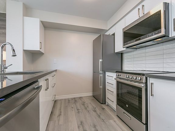 3rd image of 942 Yonge St Unit 804