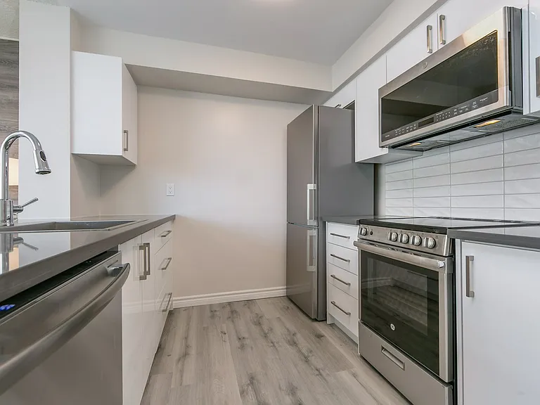 942 Yonge St #804 — Photo 3